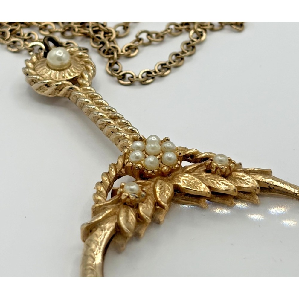 Vintage Faux Pearl Magnifying Glass Pendant Necklace Gold Tone Long Chain